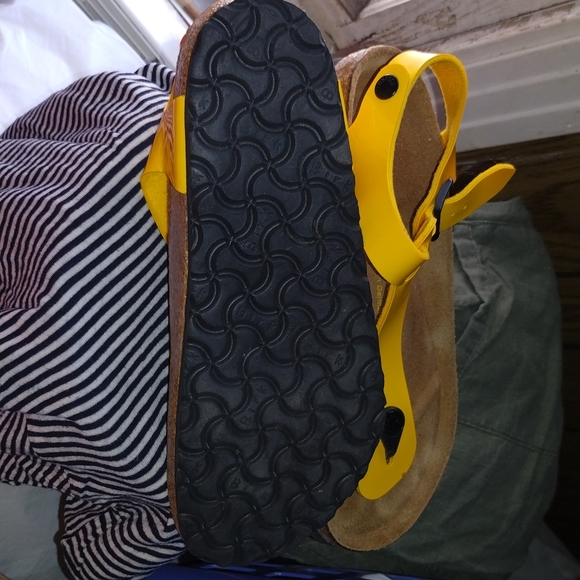 Sandals - Picture 4 of 4